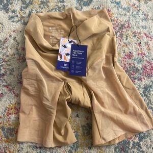 NWT honey love Schafer super power mid waist short nude, tan size small